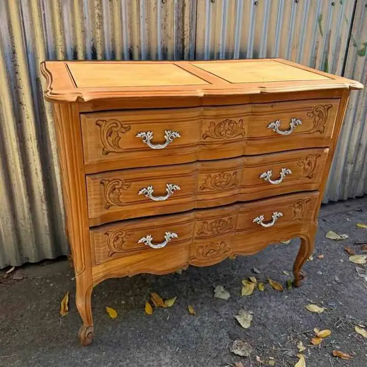 Comoda antigua estilo provenzal valor $400.000 Mattu este artículo en las fotos