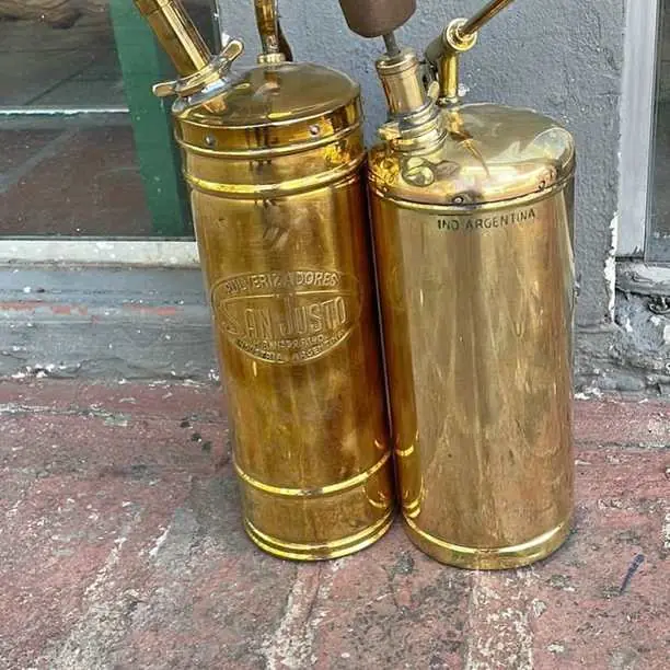 Fumigadores antiguos decorativos cada uno 100.000
