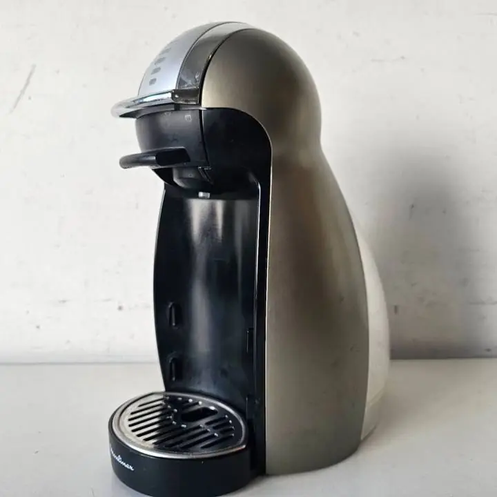 Cafetera Dolce Gosto Moulinex Genio 2 modelo Pv16075bTitanium usada