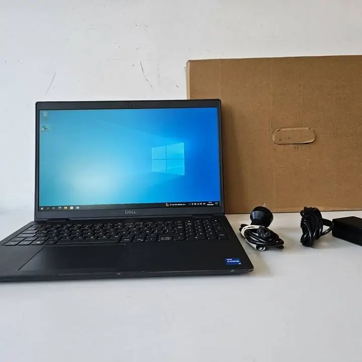 Notebook Dell 3520 15 pulgadas intel core i5 11 generacion 8 gb 250 ssd + cargador