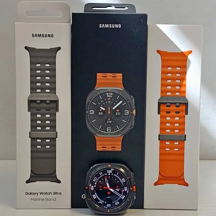 Samsung galaxy watch ultra de 47mm en color titanium gray c correa naranja y correa gris