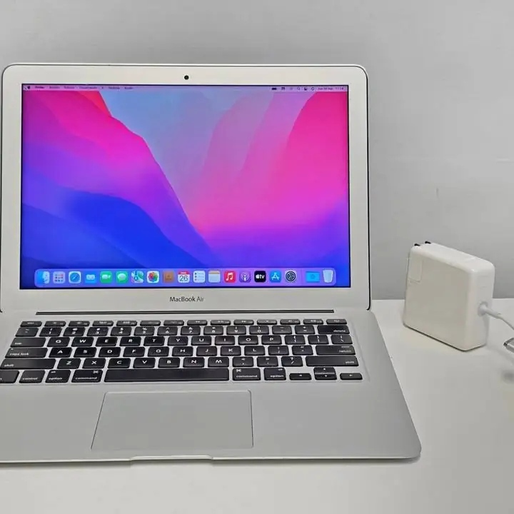 MacBook air 13 2017 8gb 120gb SSD mas cargador
