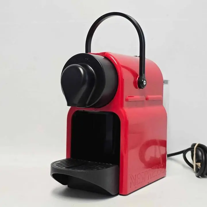 Cafetera nespresso Inissia red usada