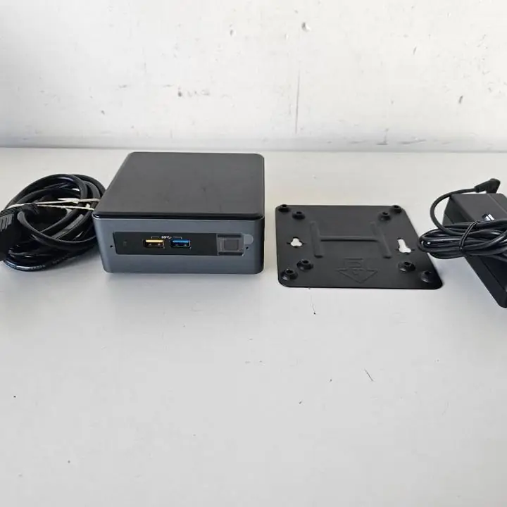 Mini pc Intel Pentium silver j5040 8gb ram 240gb + fuente