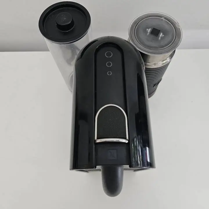 Cafetera Nespresso Pixie + accesorios