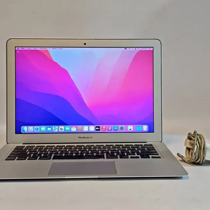 MacBook air 2017 8 GB de ram 128 GB i5 + cargador