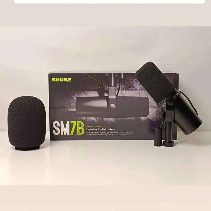 Micrófono dinámico Shure SM7B estudio podcast color negro sonido profesional aislamiento ruido ver