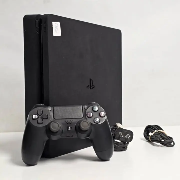 PlayStation 4 Slim + control + cables