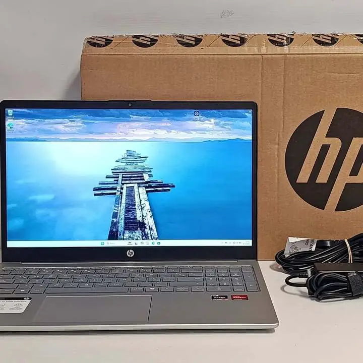 Notebook HP 15 fc0287la AMD ryzen 7 7730U 8gb ram 500gb ssd + caja y cargador