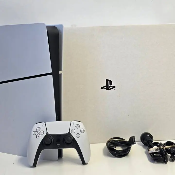 PlayStation 5 slim 825gb + control y cables