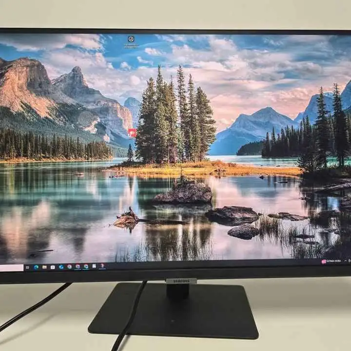 Monitor Samsung Viewinfinity S6 27” completo con base cable
