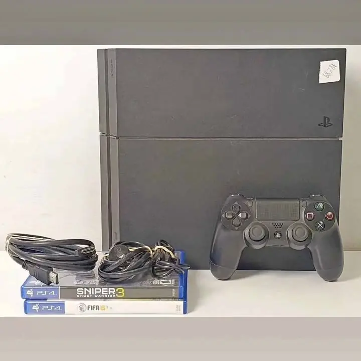 PlayStation 4 FAT 500gb soft 12,00 + 1 joystick + cables + juego