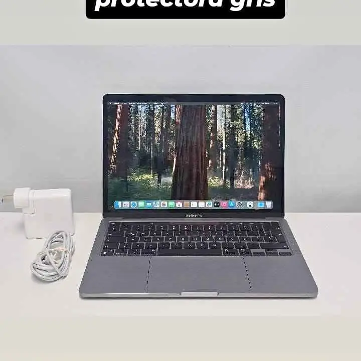 MacBook Pro 13 inch 2020 m1 8 gb de ram 512 disco + cargador con funda protectora gris