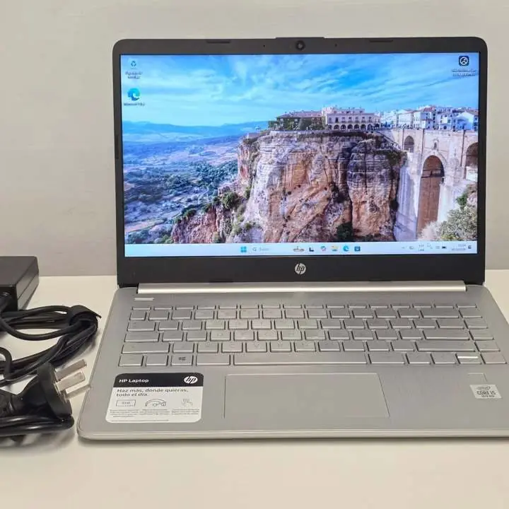 Notebook hp 14 i5 10gen 256gb SSD + cargador