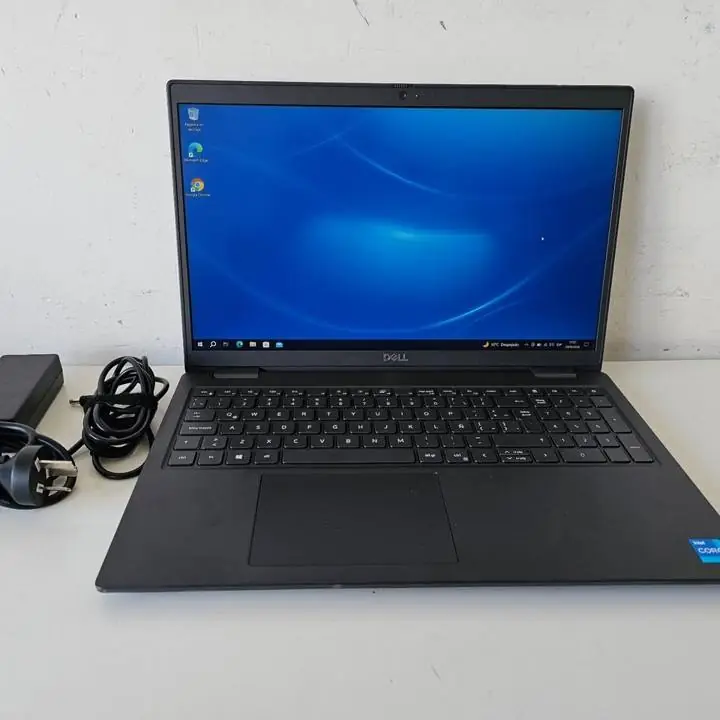 Notebook Dell 3520 15 i5 11 gen 8gb ram 256gb + cargador