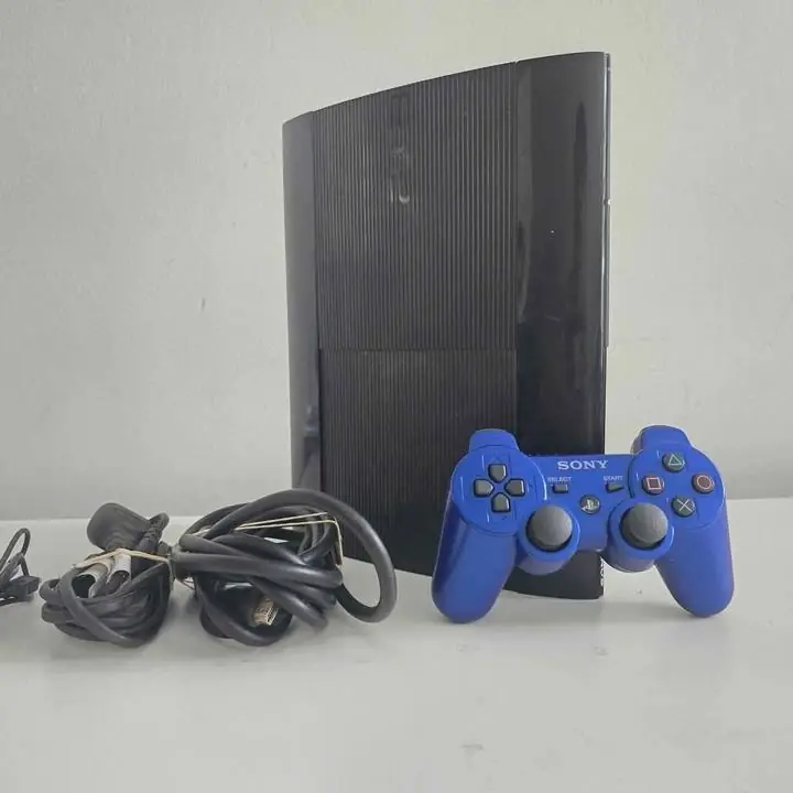 PlayStation 3 superslim + control + cable
