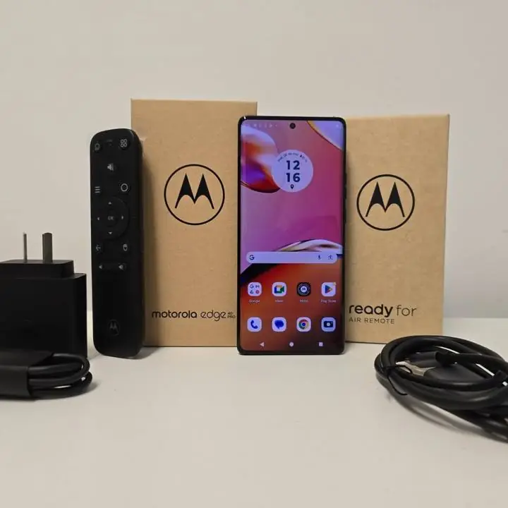 Moto edge 40 pro 256gb + caja control cargador + cable HDMI