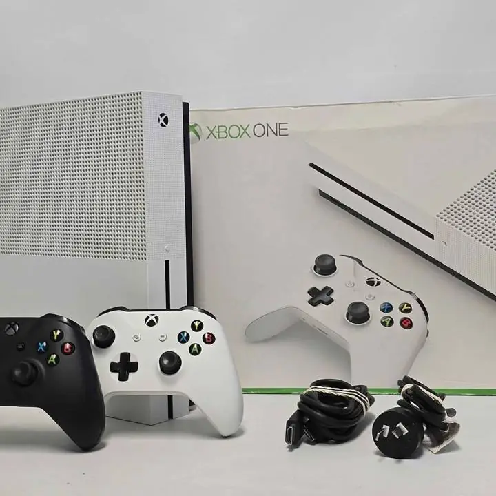 MicroSoftXBOX ONE S 1TB con lectora con 2 controles, power, hdmi y caja