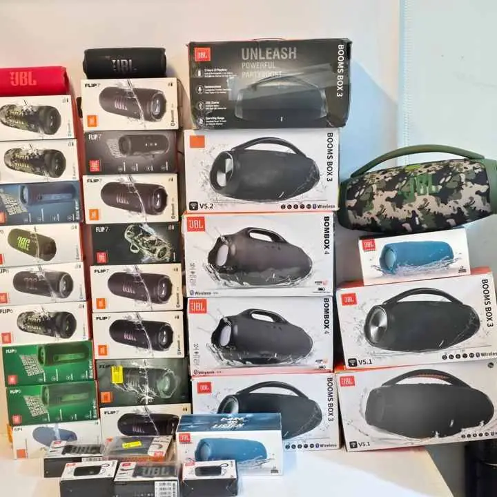 Lote de parlantes JBL 32 unidades