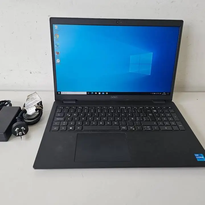 Notebook Dell latitud 3520 15 i5 11 gen 8gb ram 256gb SSD + cargador