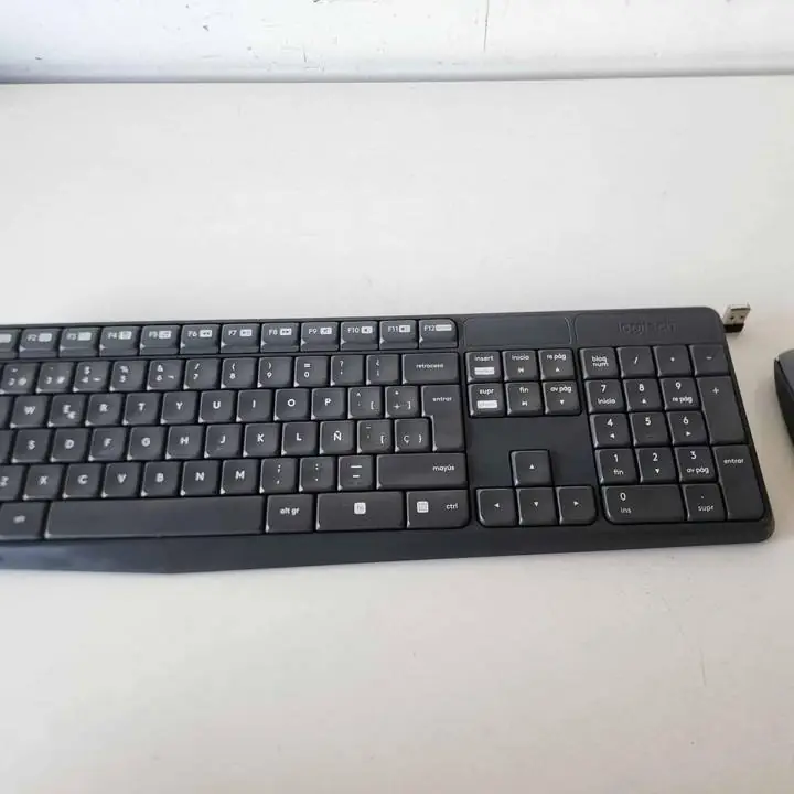 Teclado logitech k235 más mouse