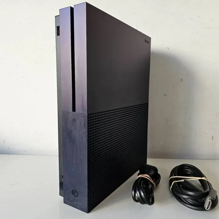 Xbox one s 1tb con lectora + cables