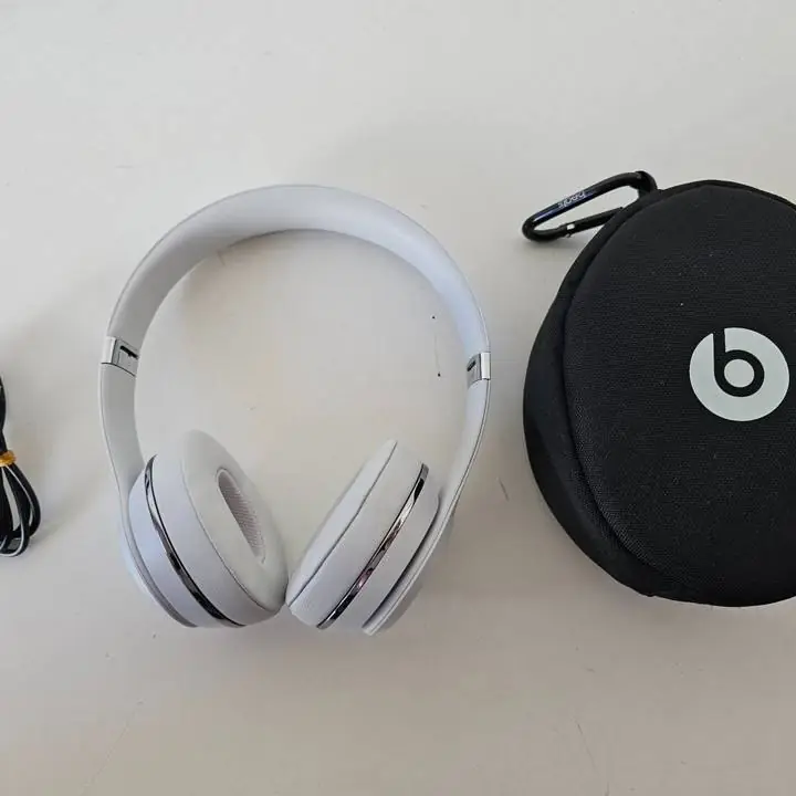 Auriculares beats solo 3 + funda + cable