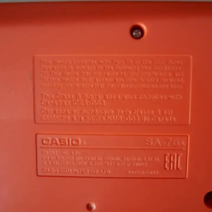 Teclado Casio SA-76A - fuente y estuche