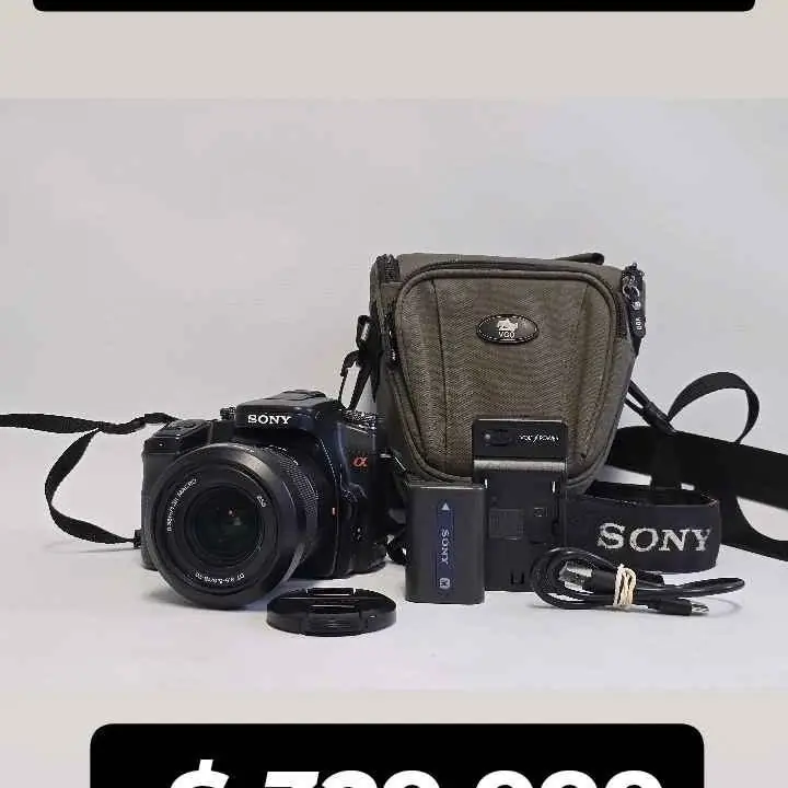 Camara Sony a100 + cargador + lente 18 70mm