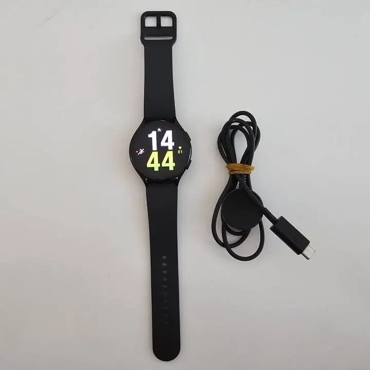 Samsung galaxy Watch 5 44mm + cable