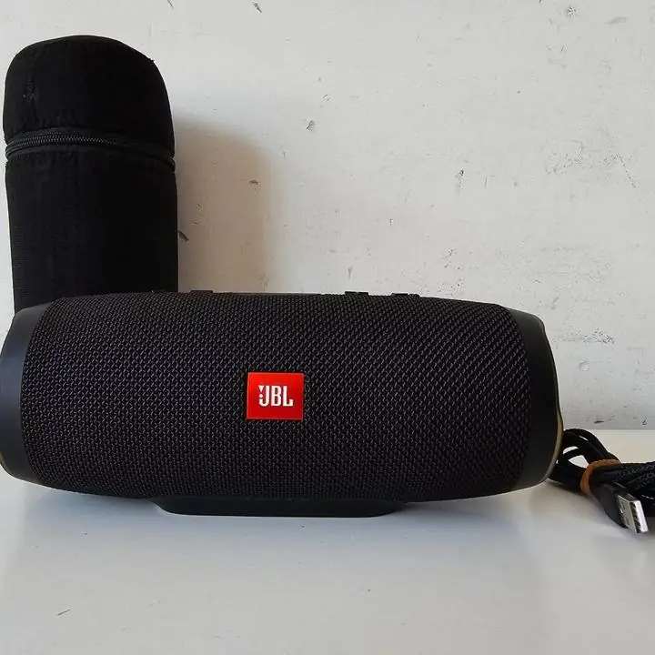 Parlante jbl Charger 3 con cable y estuche