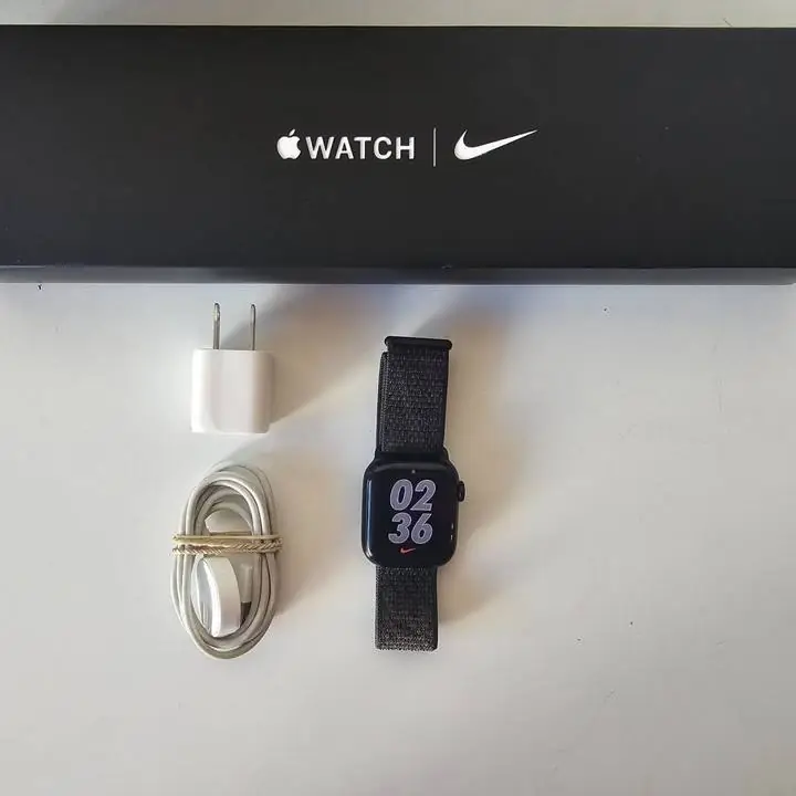 Apple watch serie 7 41mm bat 81% + base de carga + caja