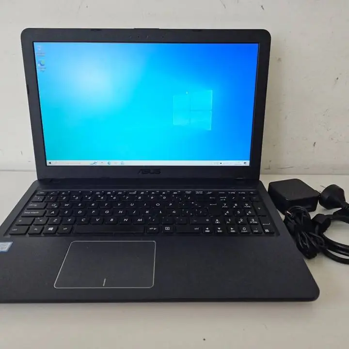 Notebook Asus X543U 15 i5 8gen 8gb ram 512gb SSD + cargador