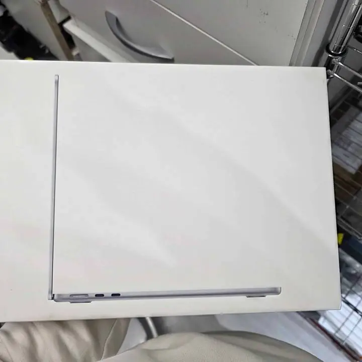 MacBook Apple Air 13" M5 16gb ram 512gb ssd en caja con cargador 3 ciclos
