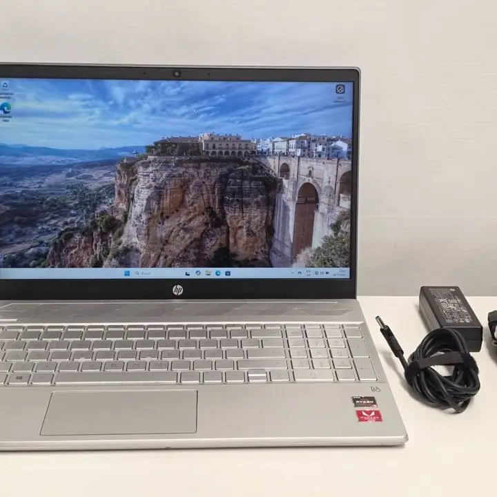 Notebook hp ryzen 5 3500U 8GB 256gb + cargador