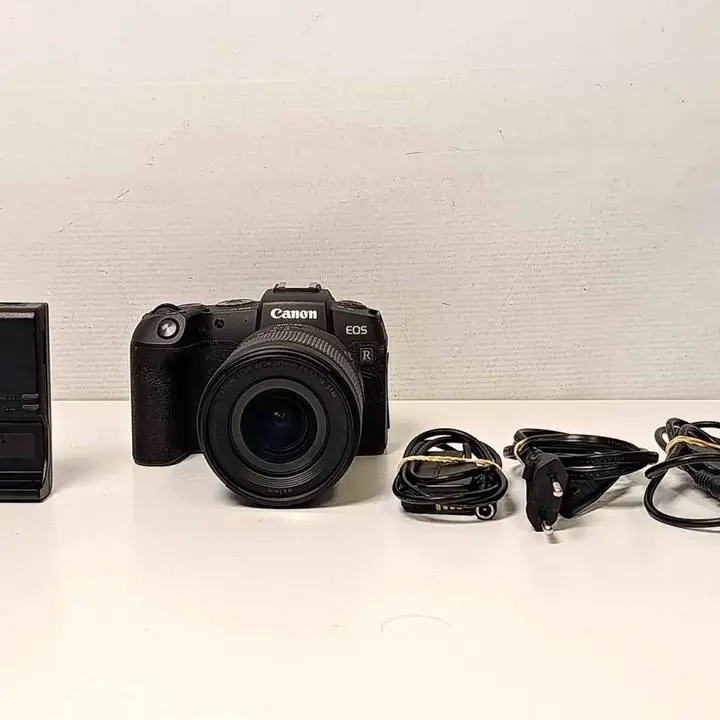 Camara canon eos RP + Lente 24=105 mm, cargador y bateria y bateria con cable usb