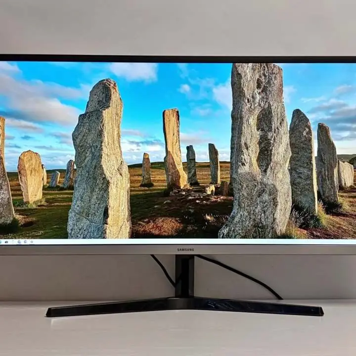 Monitor Samsung 34 wide Is34j55 sin caja con fuente y base con tornillos UWQHD (3440 X 1440) 75Hz