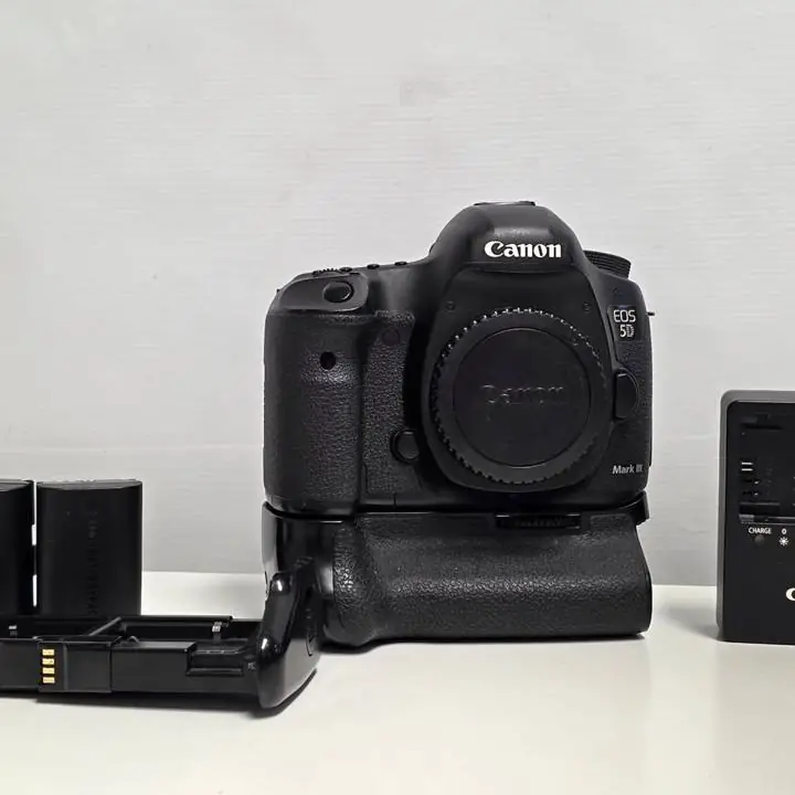 Canon Eos 5d Mark Iii + Batery Grip, 2 Baterias Y Cargador