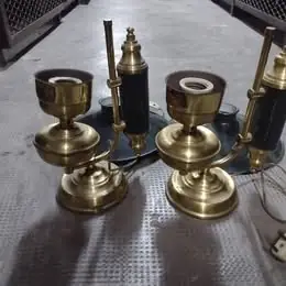 Veladores de bronce de estilo inglés