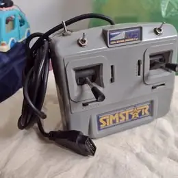 Antiguo transmisor para simulador R/C para computadora Simstar