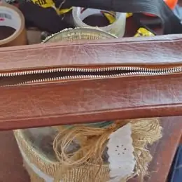 Cartuchera cuerina con cierre relámpago