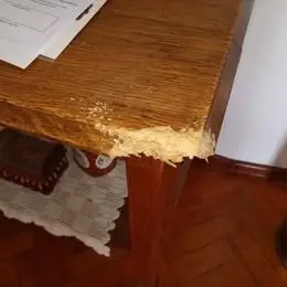 Mesita de madera maciza