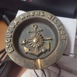 Cenicero de bronce de la Armada Argentina