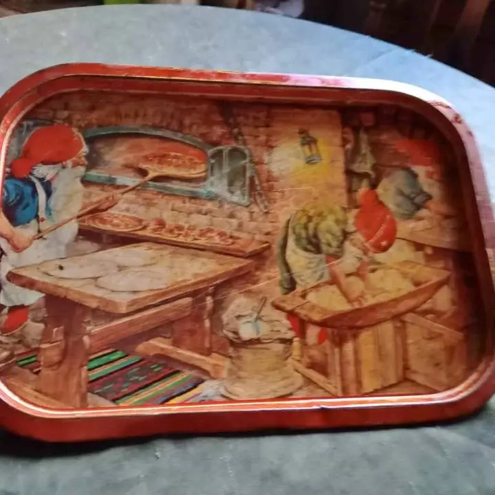 Bandeja antigua de mesa