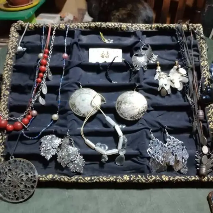 Muestrario con 20 Bijou fantasías + cajita de madera multiuso de regalo