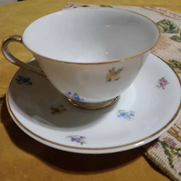 Juego taza y pocillo de porcelana
