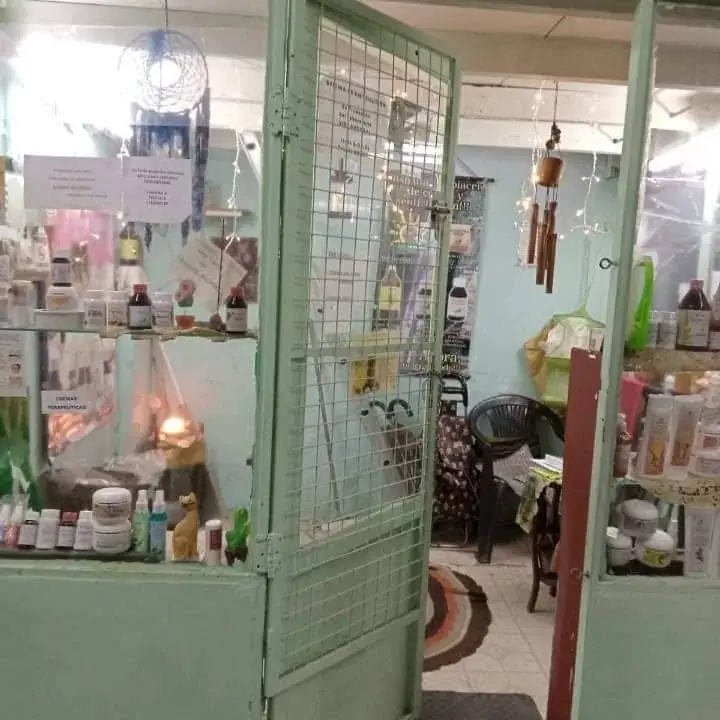 Local con entrepiso en galeria es venta