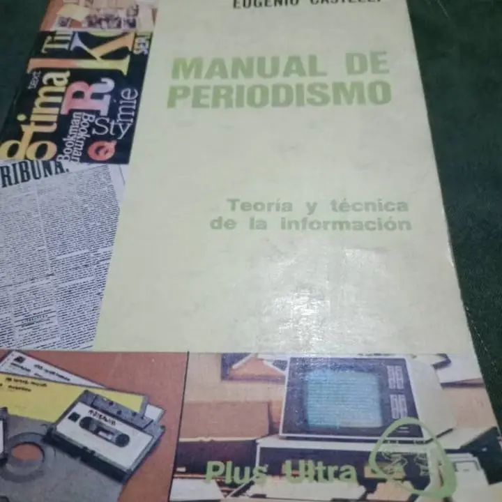 Se vende Manual de Periodismo