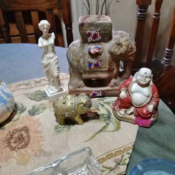 Adornos de porcelana mármol vidrio y piedra