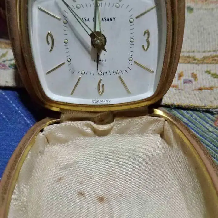 Reloj antiguo a cuerda necesita reparar